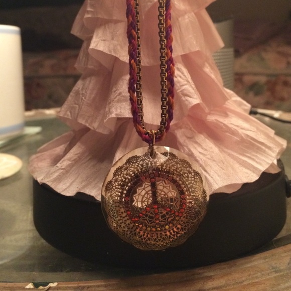 NWOT Betsy Johnson peace necklace