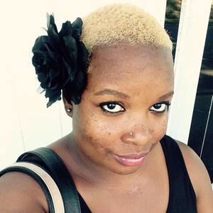 Meet your Posher, Monique