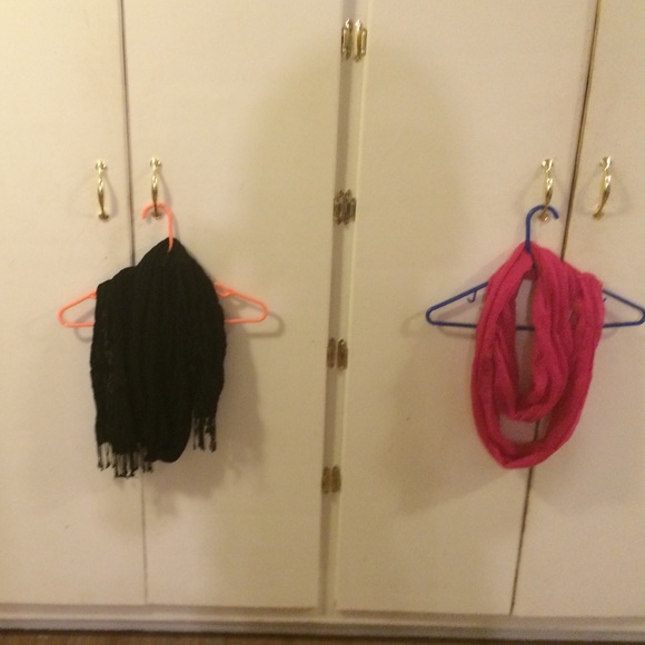 Scarfs - Picture 1 of 2