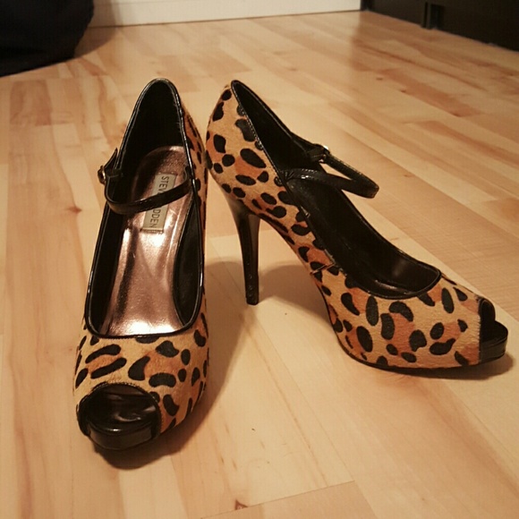 Steve Madden Leopard peep toe