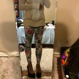 American Eagle Hi-Rise Floral Leggings