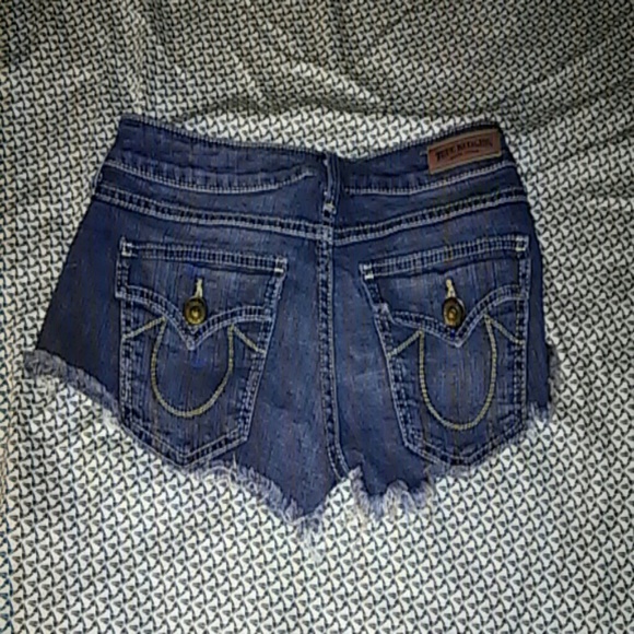 WOMENS TRUE RELIGION SIZE 26 CUT OFF SHORTS!!!