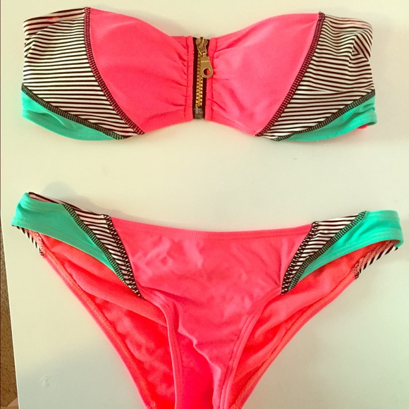 Retro strapless bikini