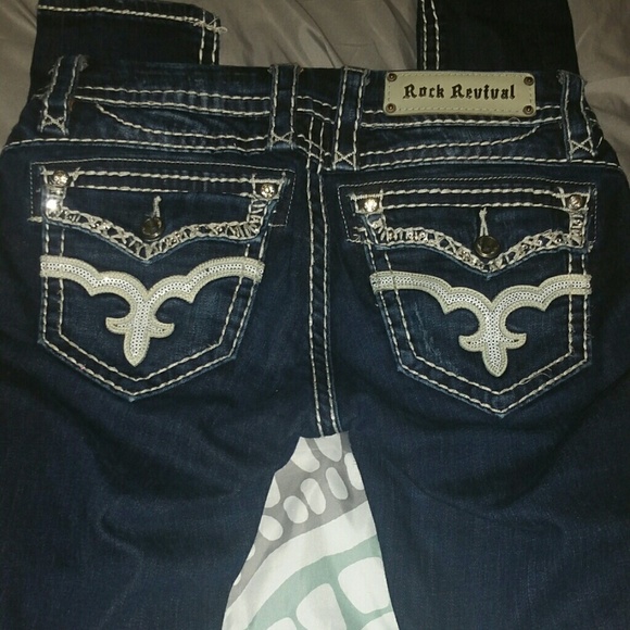 Sold on Facebook - Picture 1 of 4