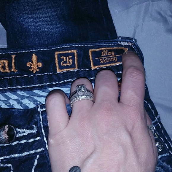 Sold on Facebook - Picture 2 of 4