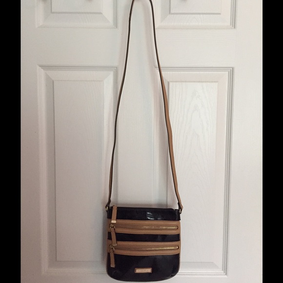 Calvin Klein Handbags - 🛍 Calvin Klein Black Gold Cross Body Bag