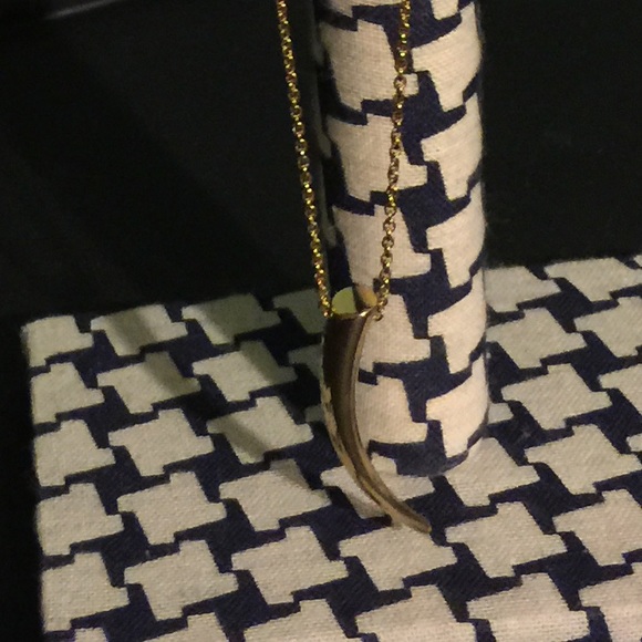 Michael Kors Necklace in gold tone. - Picture 2 of 4