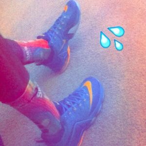 California nights Lebron low top XII