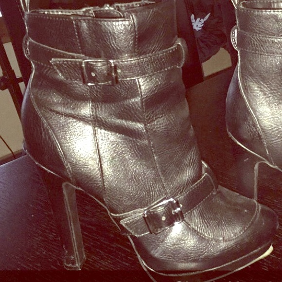 Black booties/boots