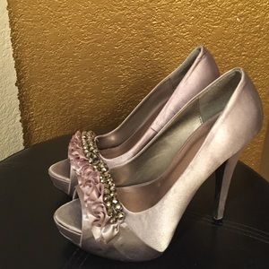Bebe pumps !
