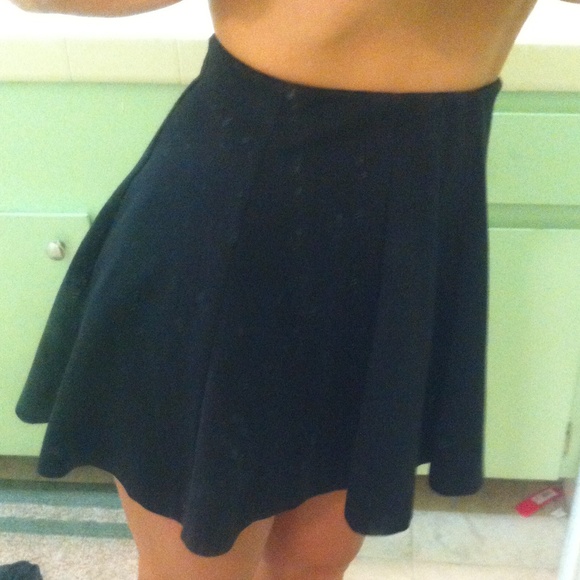 Melville Black skater skirt. Size small.