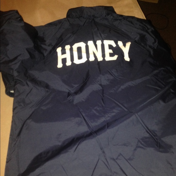 Honeybrandco windbraker worn by Arimis Hudson - Picture 2 of 3
