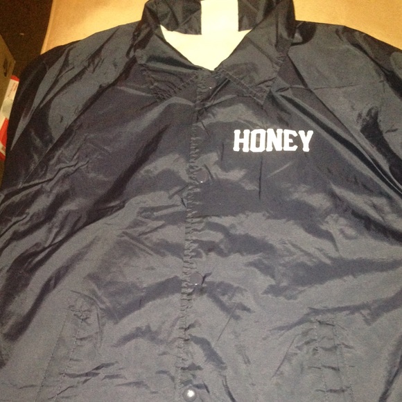 Honeybrandco windbraker worn by Arimis Hudson - Picture 3 of 3