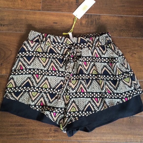 Bcbg printed flutter shorts - Picture 2 of 4