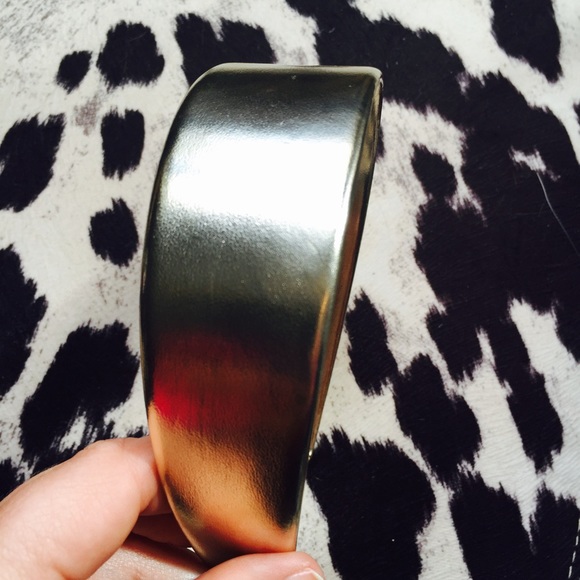 ❗️️️️️️️LAST CHANCE Urban Outfitters Gold Headband - Picture 3 of 3