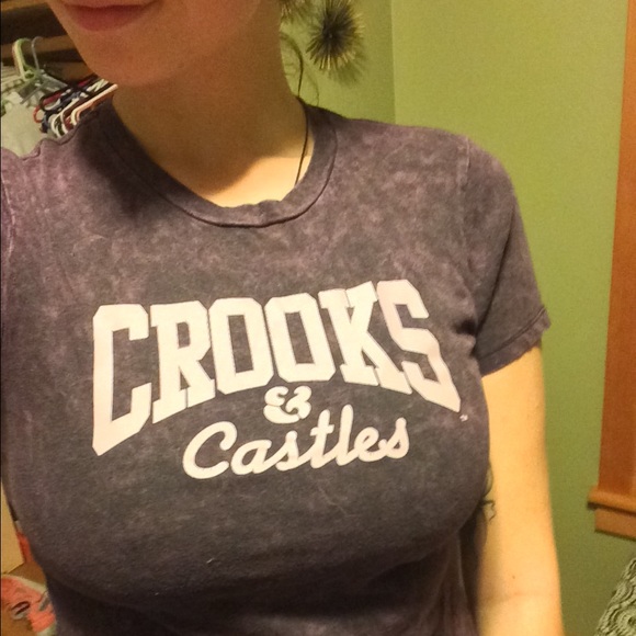 Crooks and castles t shirt💟