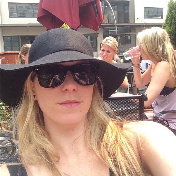 Meet your Posher, Emily - Picture 1 of 1