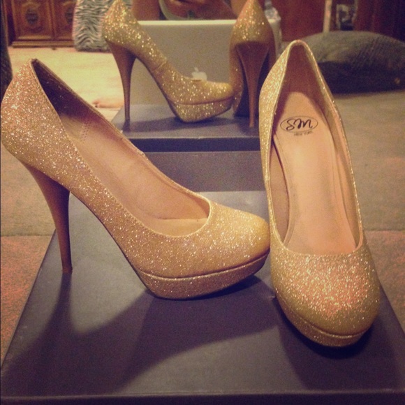 Sparkly gold pumps