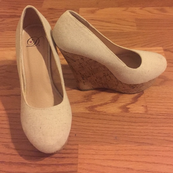 6 1/2 in. Cream Wedges - Picture 3 of 3