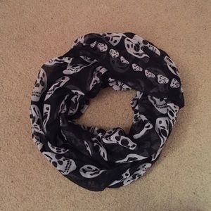 Skull scarf
