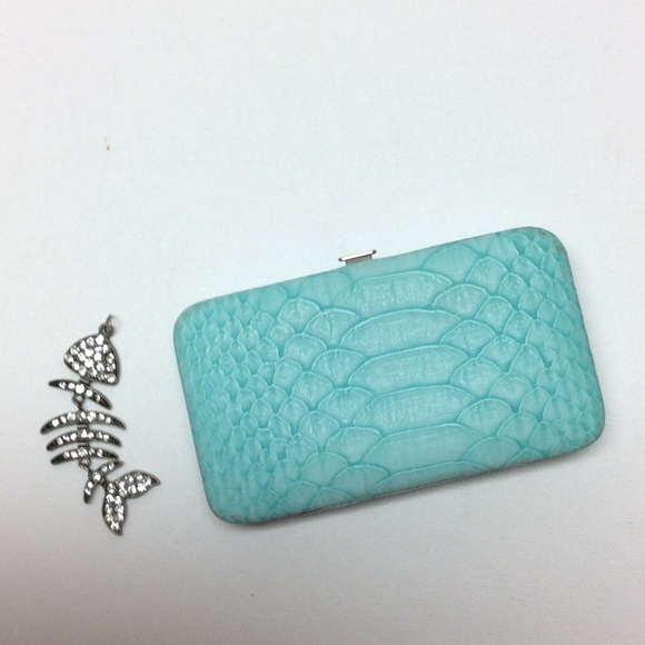 Seafoam Green Shell Phone Case Wallet