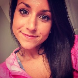 Meet your Posher, Hali