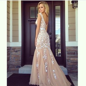 Beautiful Sherri hill prom dress
