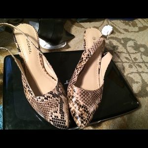 George Sz 10 Faux Snake Skin Pumps