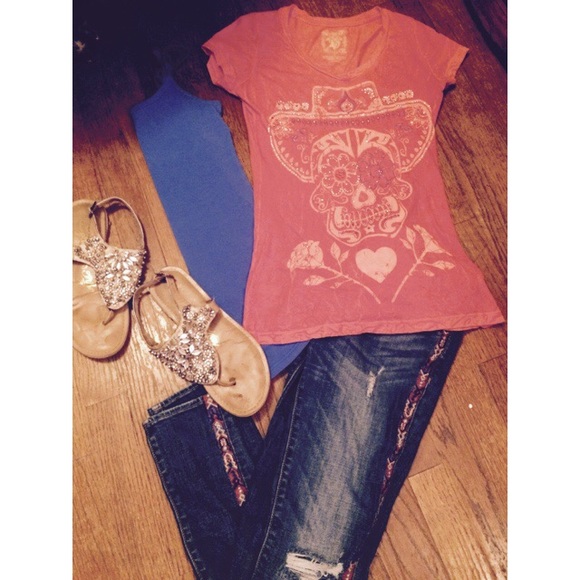 ❗️SOLD ON Ⓜ️❗️💀💎Velvet Stone Skull Shirt💎💀