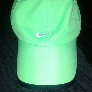 NIKE DRI-FIT HAT! MINT CONDITION!