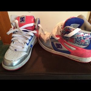 DC High Top Sneakers Sz 9 (8.5)