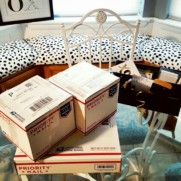 ᴏᴜʀ ᴄʟᴏsᴇᴛ | ᴀʙᴏᴜᴛ ᴜs - Picture 2 of 3