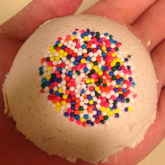 7 bath bomb reserved for someone❤️