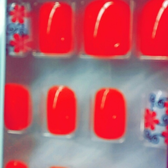 Nails - Picture 4 of 4