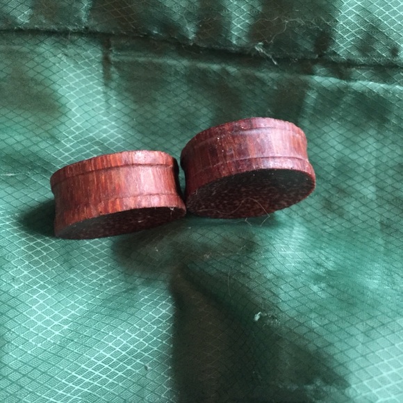 1 1/8 ear plugs - Picture 2 of 2