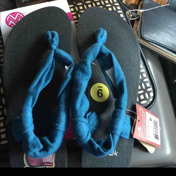 Sanuks - Picture 1 of 1