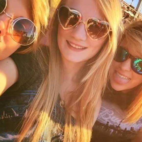 Meet your Posher, Elizabeth - Picture 1 of 1