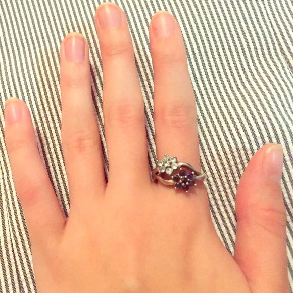 Pretty 925 Sterling silver ring.