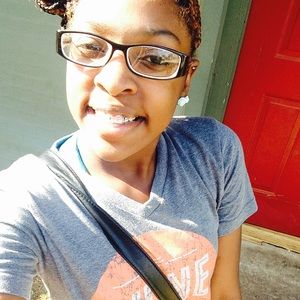 Meet your Posher, Yonna