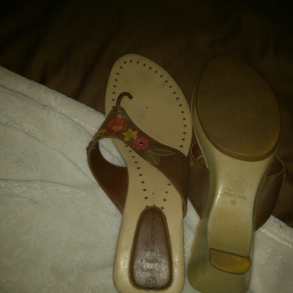 Sandles