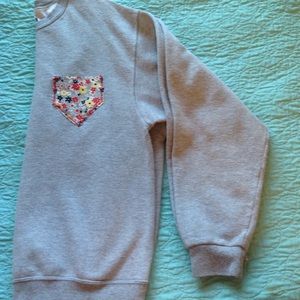 Comfy sweater shirt with cute pocket detail