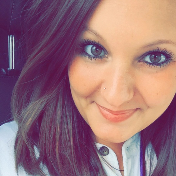 Meet your Posher, Alyssa - Picture 1 of 1