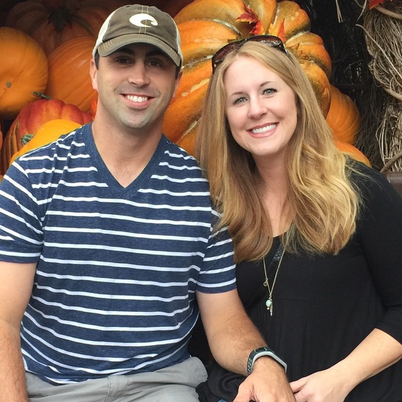 Meet your ❤️SUGGESTED USER❤️ posher, April - Picture 3 of 4