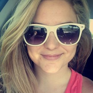 Meet your Posher, Bailey