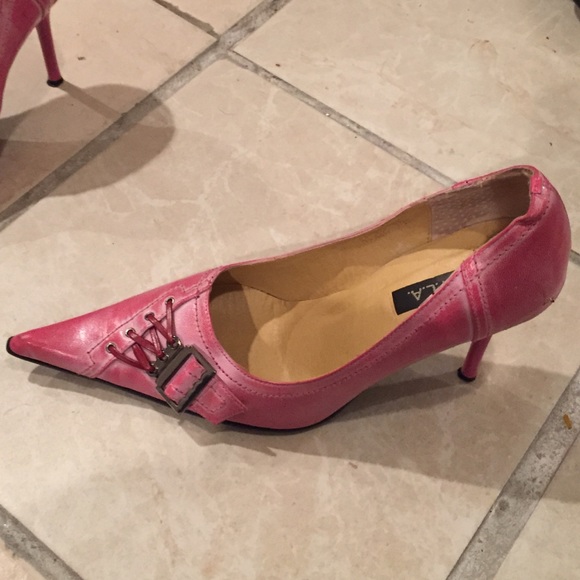Pink pumps
