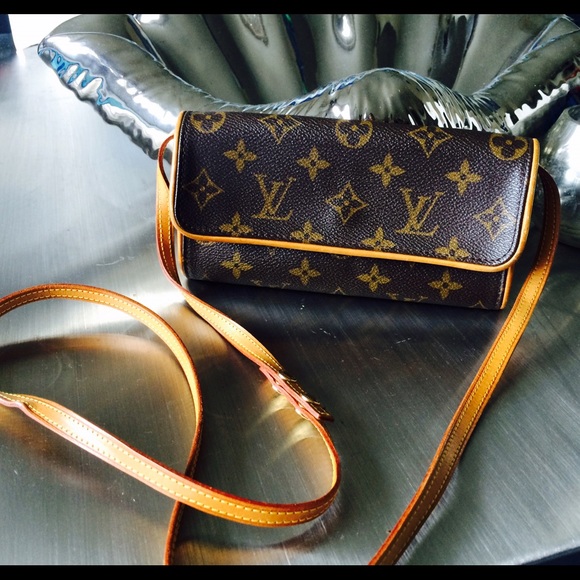 ❗️SOLD‼️ Louis Vuitton Clutch Pochette
