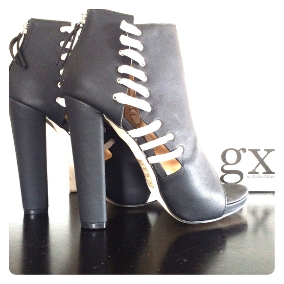 Misaki Gx by Gwen Stefani