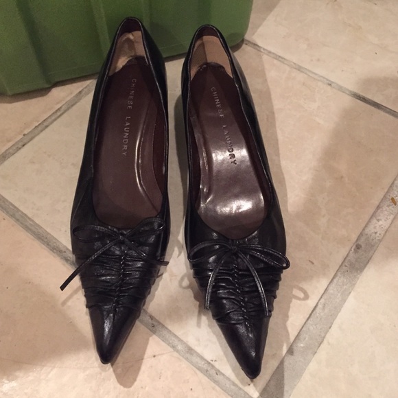 Pointy Chinese laundry flats