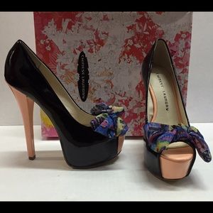New Chinese Laundry Twiggy Peep Toe Pumps