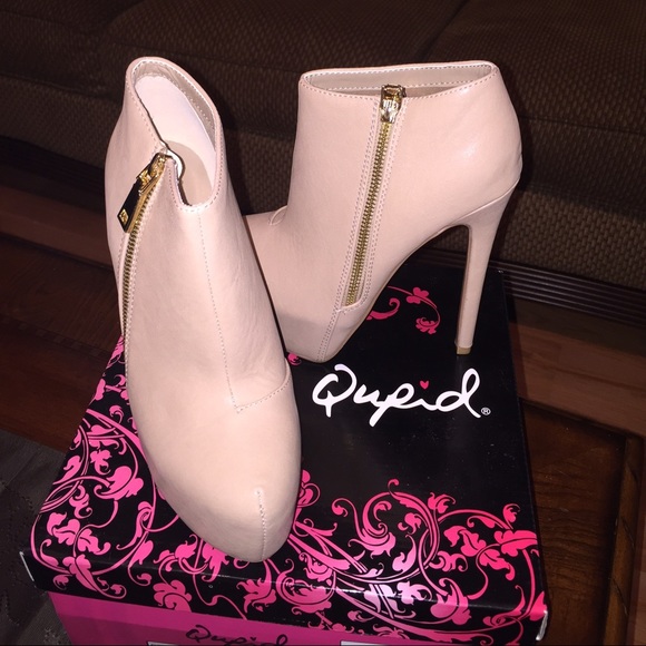 🎉 BRAND NEW! BOTTIES - Picture 1 of 2